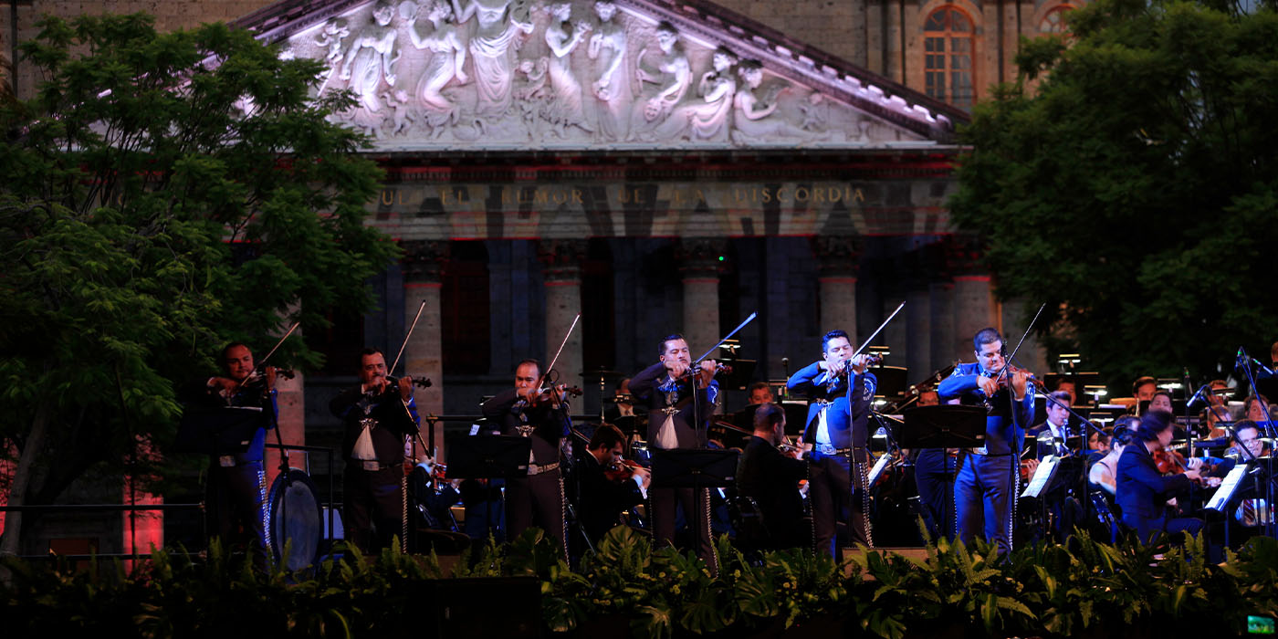 Mariachi tocando en el Encuentro Internacional del Mariachi y la Charrería